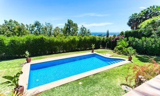 Villa de diseño de estilo andaluz en venta con magníficas vistas al mar, cerca del golf y la playa, Marbella 6063 