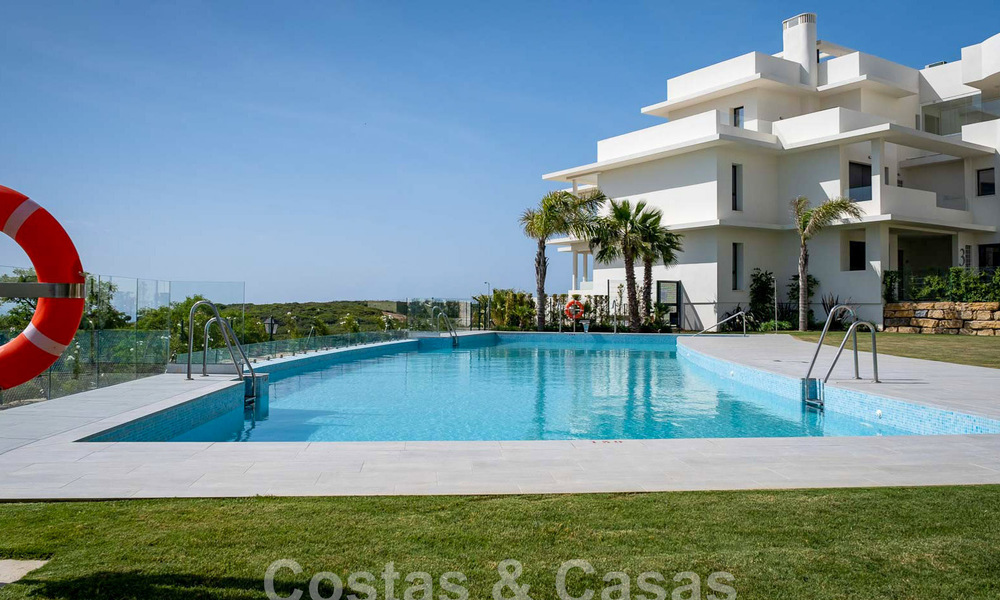 Nuevos y vanguardistas adosados en venta, impresionantes vistas al mar, Casares, Costa del Sol 44307