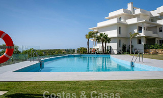 Nuevos y vanguardistas adosados en venta, impresionantes vistas al mar, Casares, Costa del Sol 44307 
