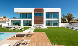 Se vende villa de diseño ultramoderna en primera línea de playa, New Golden Mile, Marbella - Estepona. Precio reducido! 34249 
