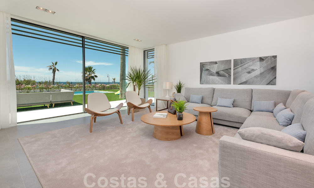 Se vende villa de diseño ultramoderna en primera línea de playa, New Golden Mile, Marbella - Estepona. Precio reducido! 34252