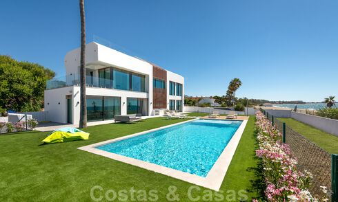 Se vende villa de diseño ultramoderna en primera línea de playa, New Golden Mile, Marbella - Estepona. Precio reducido! 34253