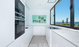Se vende villa de diseño ultramoderna en primera línea de playa, New Golden Mile, Marbella - Estepona. Precio reducido! 34255 
