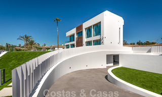 Se vende villa de diseño ultramoderna en primera línea de playa, New Golden Mile, Marbella - Estepona. Precio reducido! 34261 