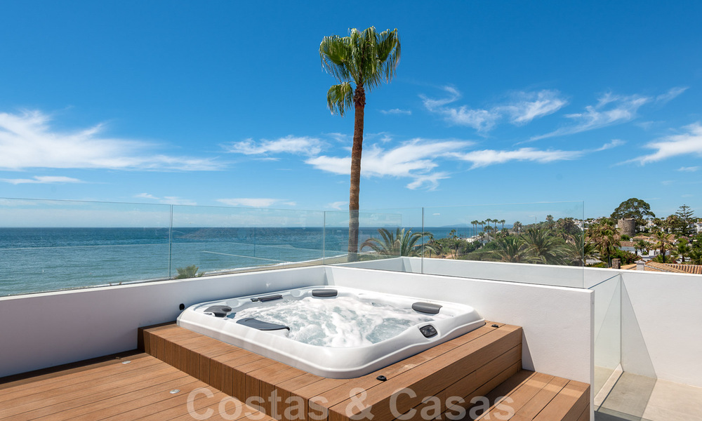 Se vende villa de diseño ultramoderna en primera línea de playa, New Golden Mile, Marbella - Estepona. Precio reducido! 34262
