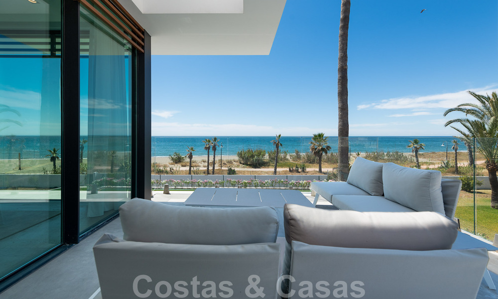 Se vende villa de diseño ultramoderna en primera línea de playa, New Golden Mile, Marbella - Estepona. Precio reducido! 34268