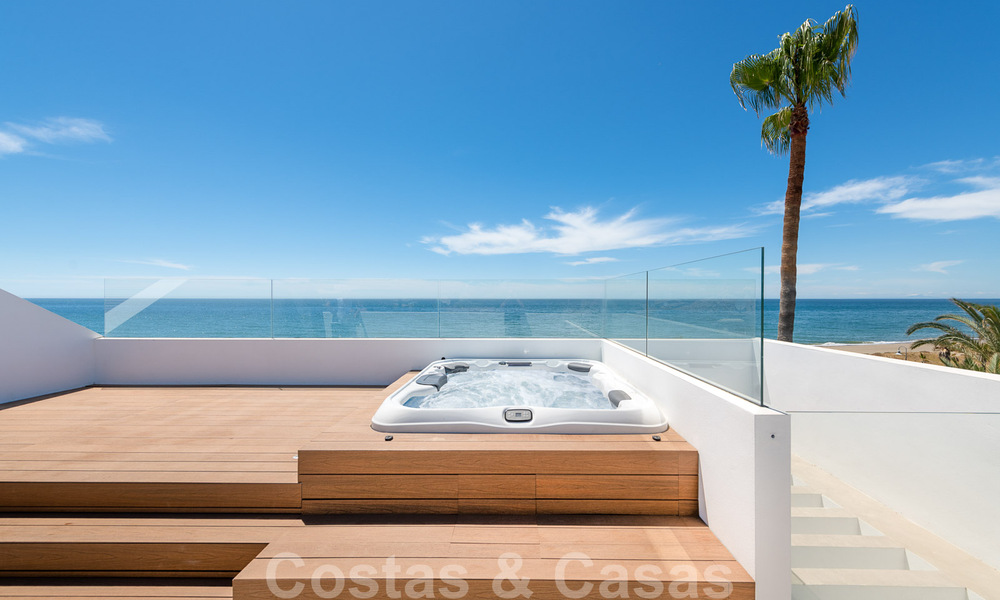 Se vende villa de diseño ultramoderna en primera línea de playa, New Golden Mile, Marbella - Estepona. Precio reducido! 34277