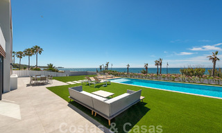 Se vende villa de diseño ultramoderna en primera línea de playa, New Golden Mile, Marbella - Estepona. Precio reducido! 34280 