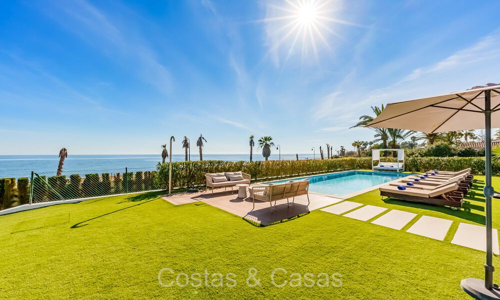 Se vende villa de diseño ultramoderna en primera línea de playa, New Golden Mile, Marbella - Estepona. 72251