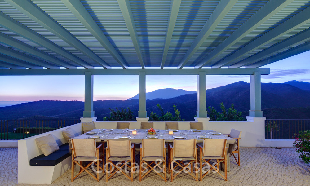 Majestuosa villa de lujo en venta en un entorno rural, con vistas panorámicas al mar y a la montaña, Benahavis, Marbella 6348