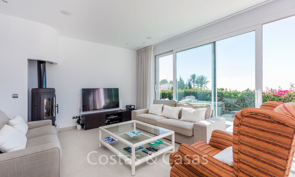 Elegante villa de estilo andaluz en venta, con vistas panorámicas al mar, Marbella Este - Marbella 6366