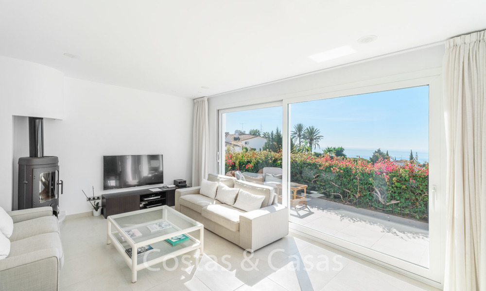 Elegante villa de estilo andaluz en venta, con vistas panorámicas al mar, Marbella Este - Marbella 6377