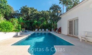 Elegante villa de estilo andaluz en venta, con vistas panorámicas al mar, Marbella Este - Marbella 6387 