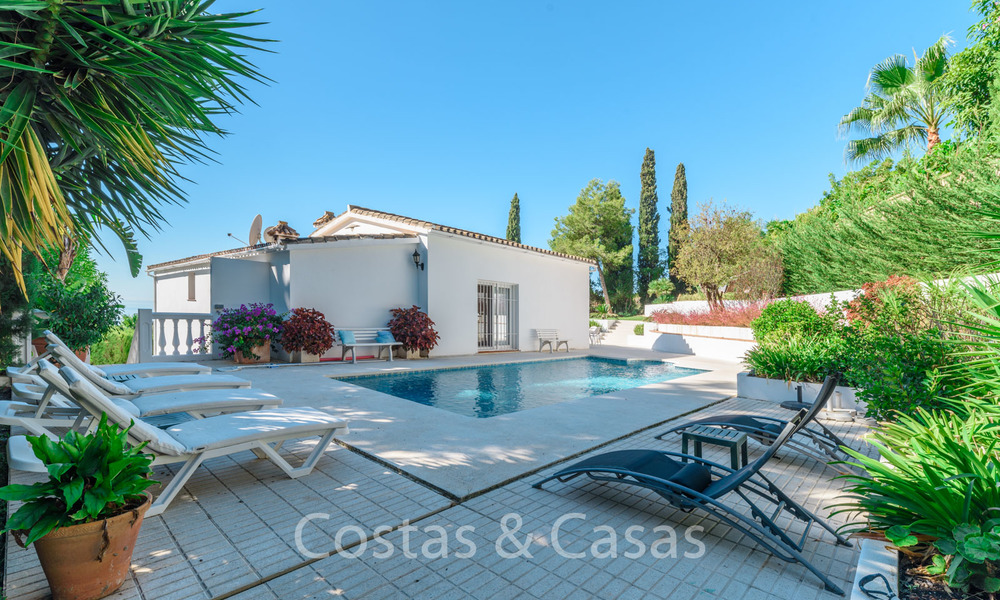 Elegante villa de estilo andaluz en venta, con vistas panorámicas al mar, Marbella Este - Marbella 6388