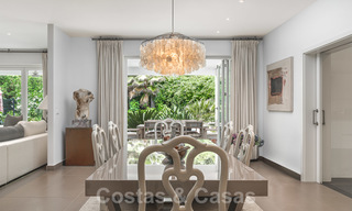 Preciosa villa reformada en venta en el corazón del Valle del Golf de Nueva Andalucía, Marbella. 26633 