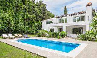 Preciosa villa reformada en venta en el corazón del Valle del Golf de Nueva Andalucía, Marbella. 26636 