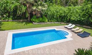 Preciosa villa reformada en venta en el corazón del Valle del Golf de Nueva Andalucía, Marbella. 26639 