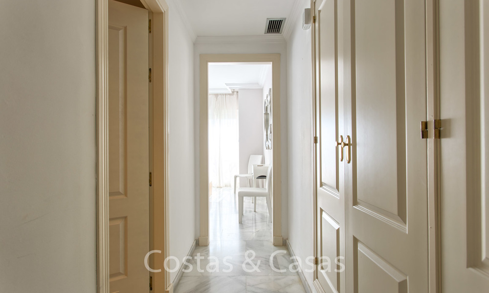 En venta: Moderno apartamento de lujo en un codiciado complejo residencial en el corazón del Valle del Golf de Nueva Andalucia - Marbella 6573