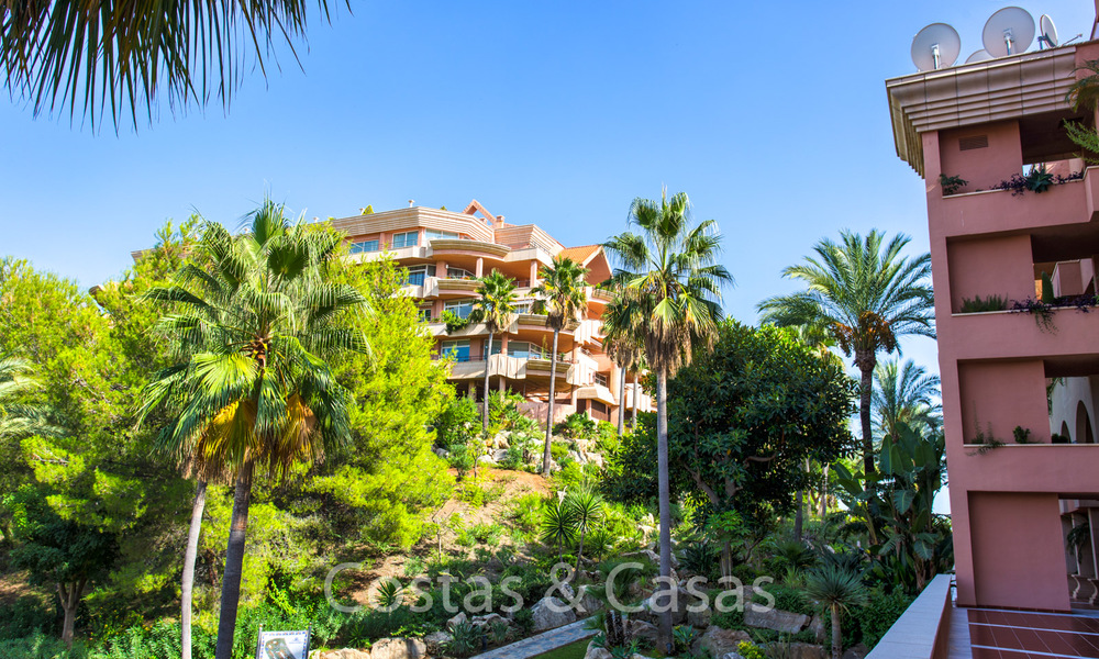 En venta: Moderno apartamento de lujo en un codiciado complejo residencial en el corazón del Valle del Golf de Nueva Andalucia - Marbella 6583