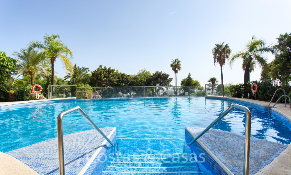 En venta: Moderno apartamento de lujo en un codiciado complejo residencial en el corazón del Valle del Golf de Nueva Andalucia - Marbella 6584