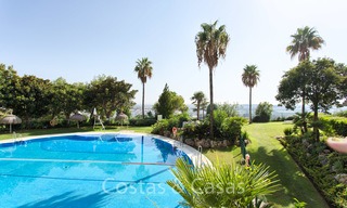 En venta: Moderno apartamento de lujo en un codiciado complejo residencial en el corazón del Valle del Golf de Nueva Andalucia - Marbella 6585 