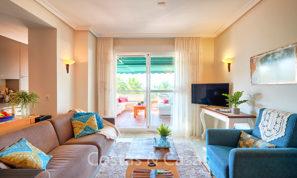 Apartamento en planta alta a la venta, a poca distancia de la playa y de Puerto Banús, Nueva Andalucia - Marbella 6590