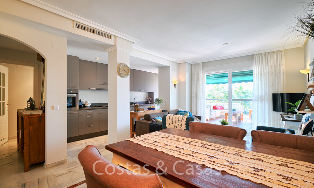 Apartamento en planta alta a la venta, a poca distancia de la playa y de Puerto Banús, Nueva Andalucia - Marbella 6591