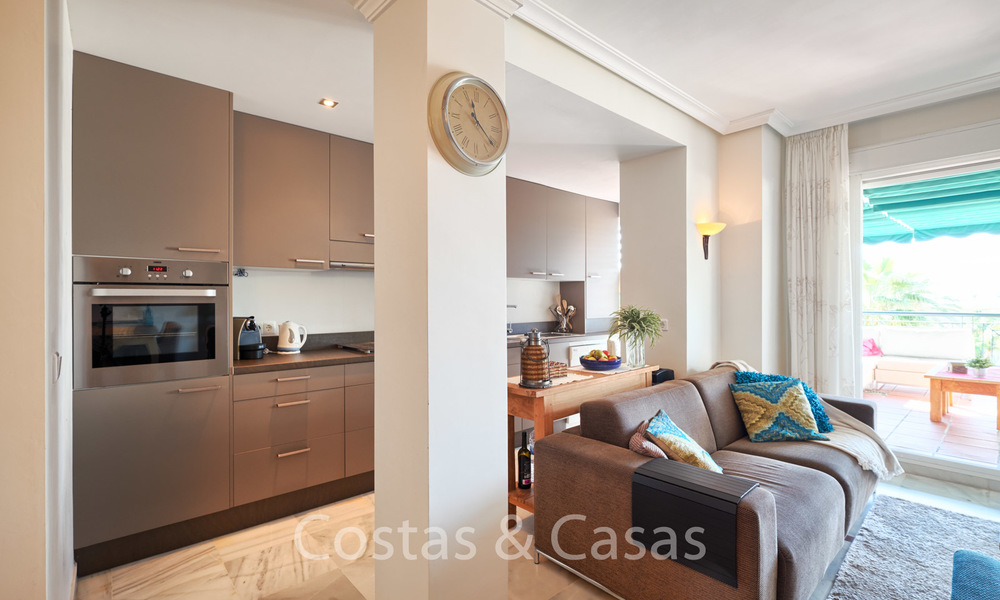 Apartamento en planta alta a la venta, a poca distancia de la playa y de Puerto Banús, Nueva Andalucia - Marbella 6592