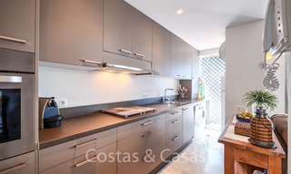 Apartamento en planta alta a la venta, a poca distancia de la playa y de Puerto Banús, Nueva Andalucia - Marbella 6593 