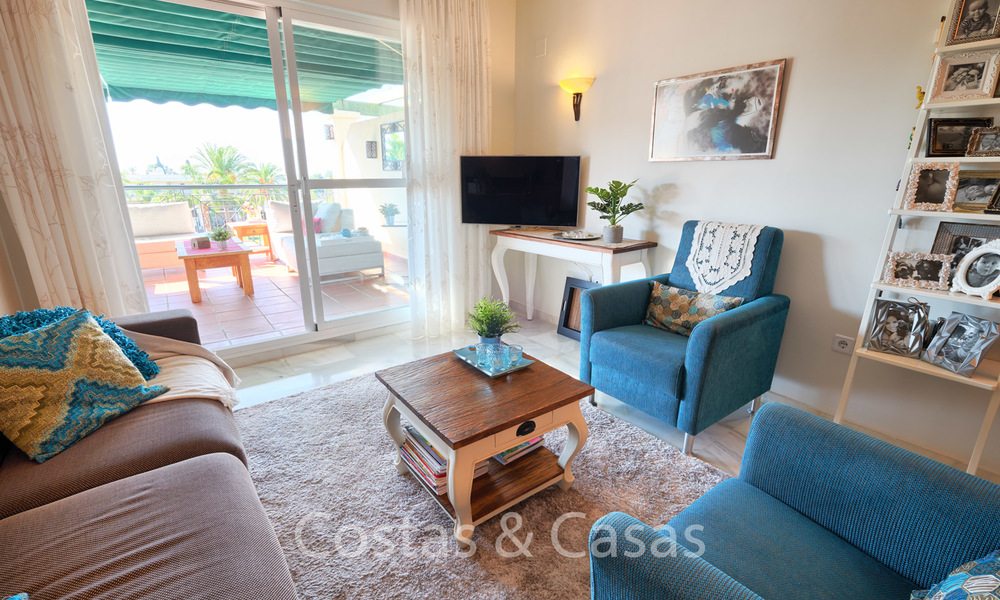 Apartamento en planta alta a la venta, a poca distancia de la playa y de Puerto Banús, Nueva Andalucia - Marbella 6596
