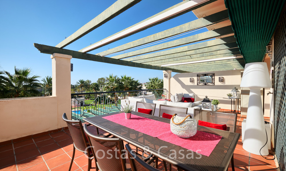 Apartamento en planta alta a la venta, a poca distancia de la playa y de Puerto Banús, Nueva Andalucia - Marbella 6600