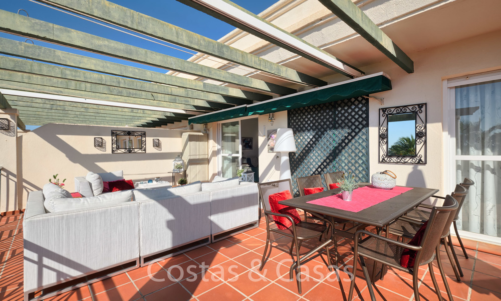 Apartamento en planta alta a la venta, a poca distancia de la playa y de Puerto Banús, Nueva Andalucia - Marbella 6601