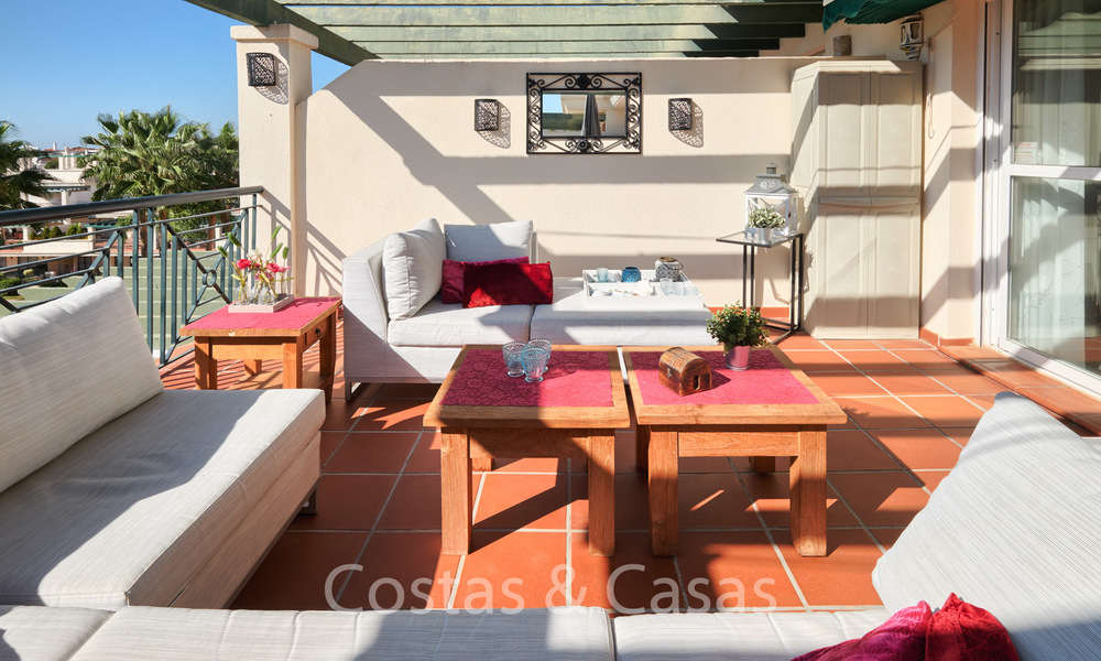 Apartamento en planta alta a la venta, a poca distancia de la playa y de Puerto Banús, Nueva Andalucia - Marbella 6602