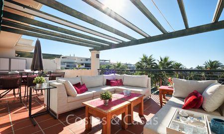 Apartamento en planta alta a la venta, a poca distancia de la playa y de Puerto Banús, Nueva Andalucia - Marbella 6603