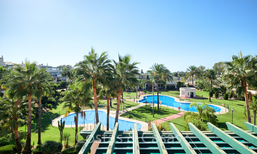 Apartamento en planta alta a la venta, a poca distancia de la playa y de Puerto Banús, Nueva Andalucia - Marbella 6605