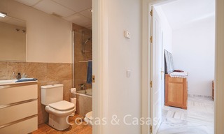 Apartamento en planta alta a la venta, a poca distancia de la playa y de Puerto Banús, Nueva Andalucia - Marbella 6611 