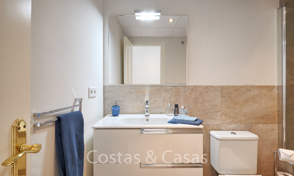 Apartamento en planta alta a la venta, a poca distancia de la playa y de Puerto Banús, Nueva Andalucia - Marbella 6612