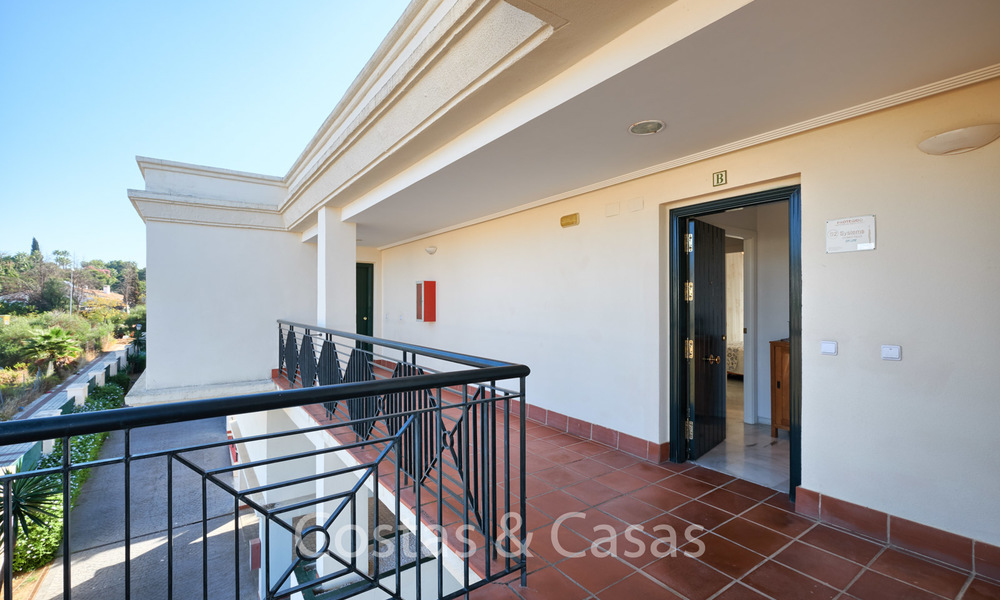 Apartamento en planta alta a la venta, a poca distancia de la playa y de Puerto Banús, Nueva Andalucia - Marbella 6617