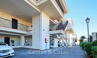 Apartamento en planta alta a la venta, a poca distancia de la playa y de Puerto Banús, Nueva Andalucia - Marbella 6618 