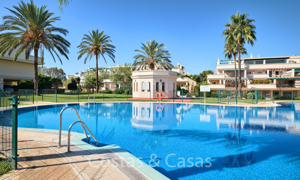 Apartamento en planta alta a la venta, a poca distancia de la playa y de Puerto Banús, Nueva Andalucia - Marbella 6624
