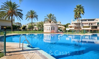 Apartamento en planta alta a la venta, a poca distancia de la playa y de Puerto Banús, Nueva Andalucia - Marbella 6624 