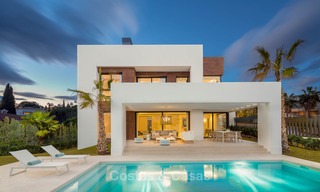 Elegantes villas de diseño contemporáneo a la venta en la Nueva Milla de Oro, Marbella - Estepona 6628 