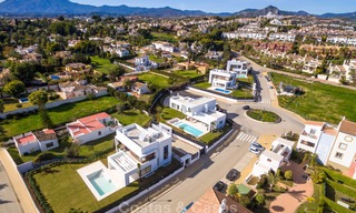 Elegantes villas de diseño contemporáneo a la venta en la Nueva Milla de Oro, Marbella - Estepona 6646 