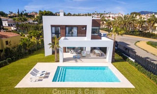 Elegantes villas de diseño contemporáneo a la venta en la Nueva Milla de Oro, Marbella - Estepona 6649 