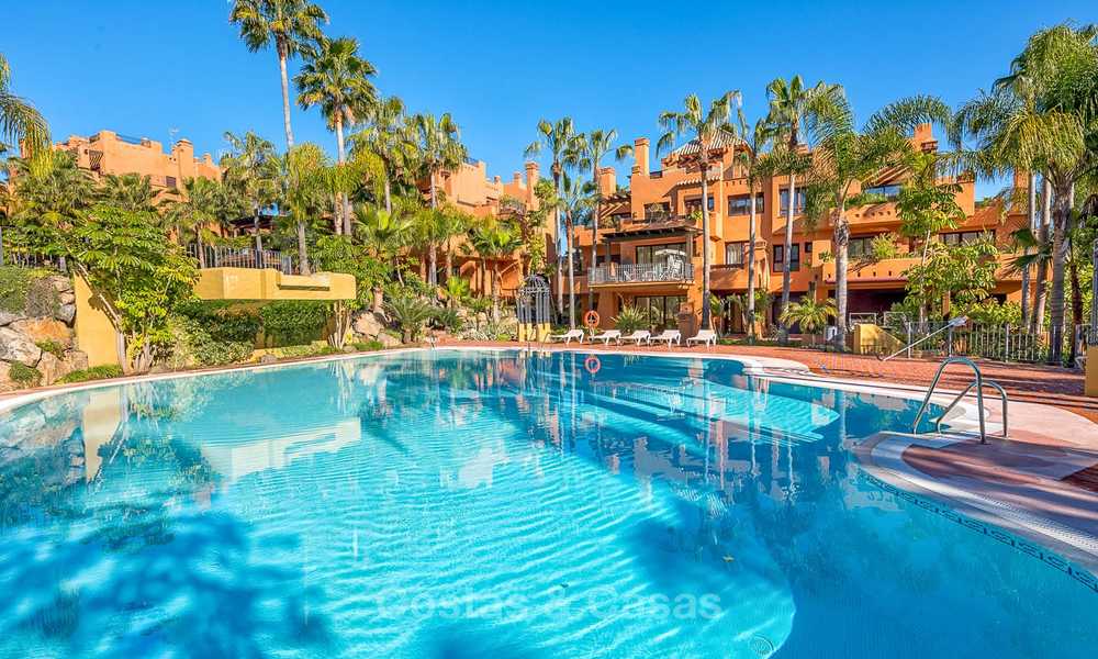 Apartamento de lujo bien situado y con estilo en una urbanización exquisita - Nueva Andalucia, Marbella 6767