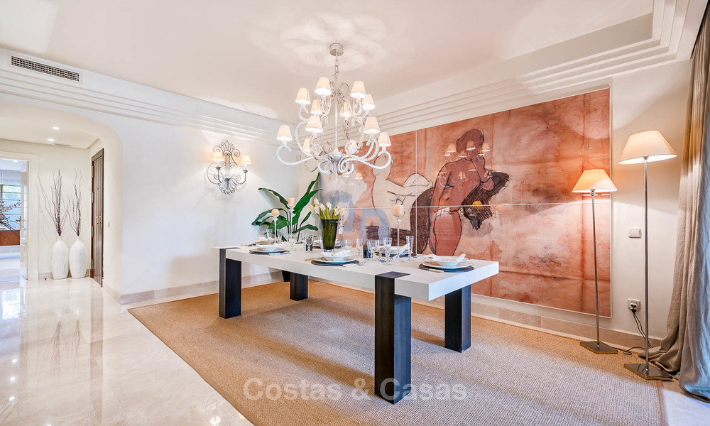 Apartamento de lujo bien situado y con estilo en una urbanización exquisita - Nueva Andalucia, Marbella 6774