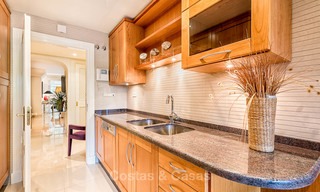 Apartamento de lujo bien situado y con estilo en una urbanización exquisita - Nueva Andalucia, Marbella 6779 