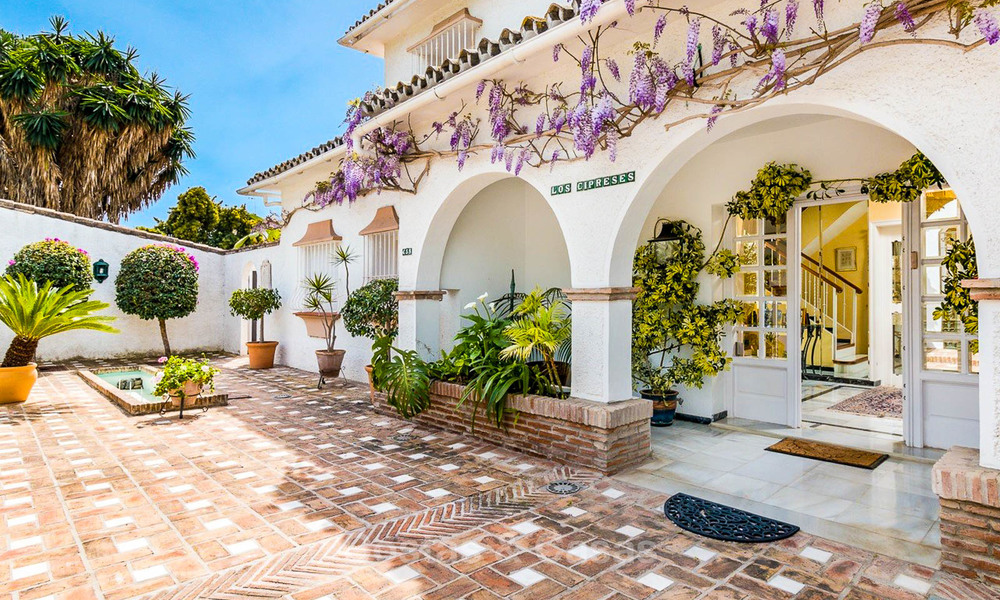 Villa de golf en venta, de estilo andaluz, en primera línea de golf - Marbella 6798