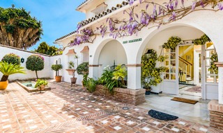 Villa de golf en venta, de estilo andaluz, en primera línea de golf - Marbella 6798 