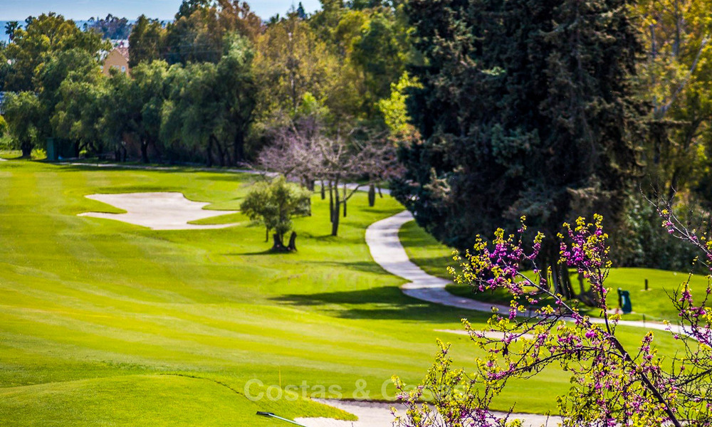 Villa de golf en venta, de estilo andaluz, en primera línea de golf - Marbella 6811